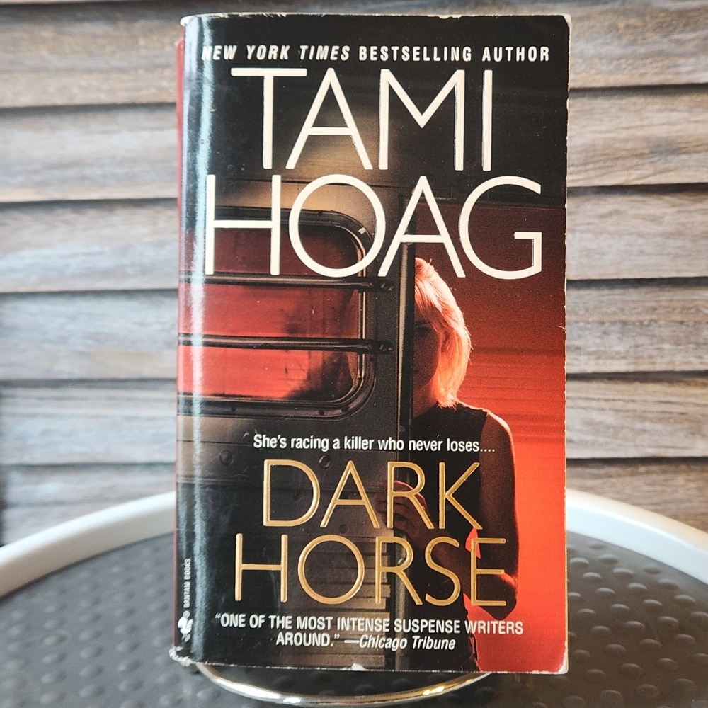 🖤 Tammy Hoag Dark Horse Paperback Book